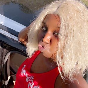 Meet your Posher, Tomika